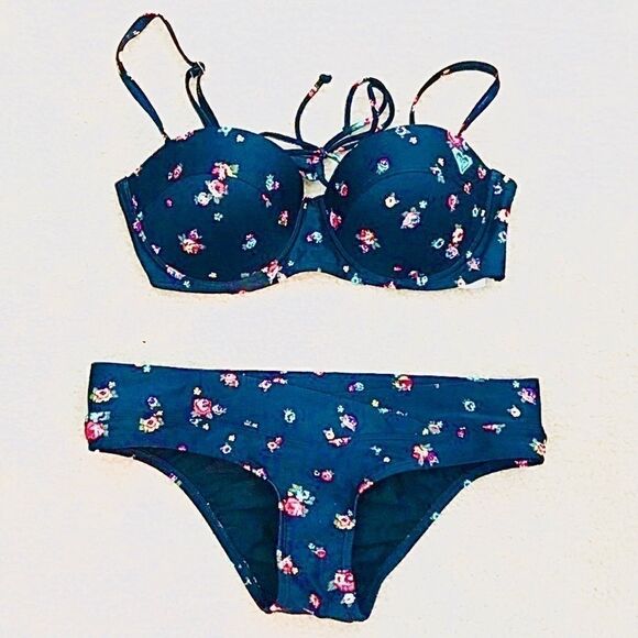 Vintage Y2K ROXY Floral print bikini top and bottom. - Picture 1 of 4